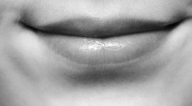 Madu sebagai humektan alami: tahan lembap, bantu cerahkan bibir gelap dalam beberapa minggu. (Pixabay.com/ Gasfull)

